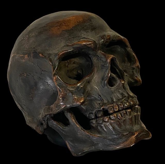 Grande scultura di teschio in terracotta, probabile Italia XIX/XX secolo