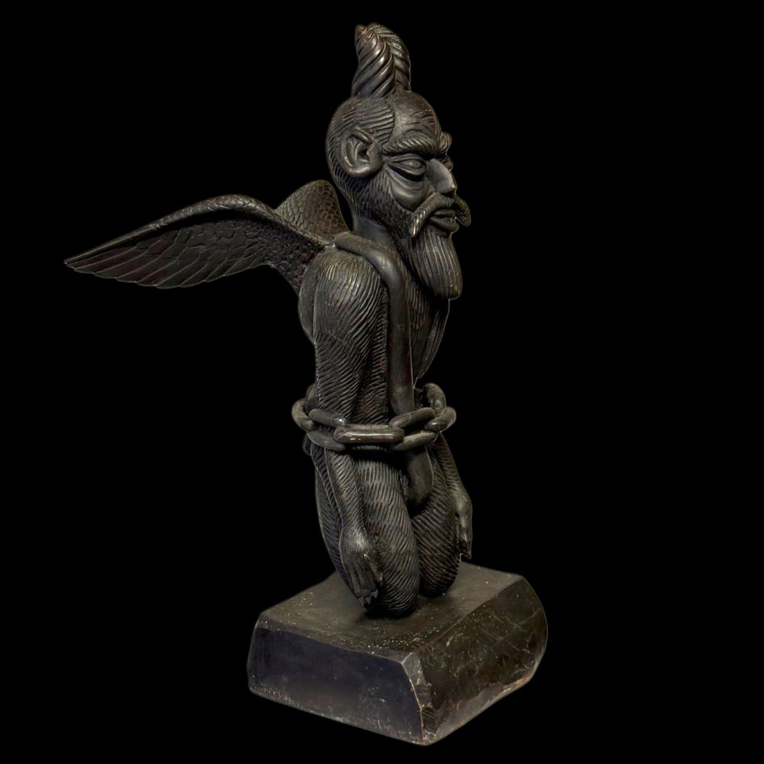 Rara e grande scultura in bronzo diavolo incatenato, Italia XX secolo