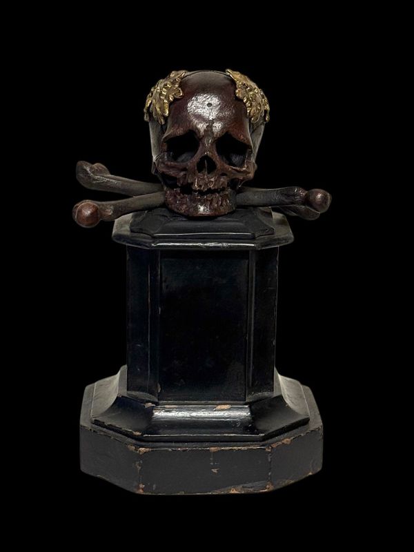 B-Sculpture of a complete skull with laurel wreath Memento Mori, Italy/France 18th/19th century