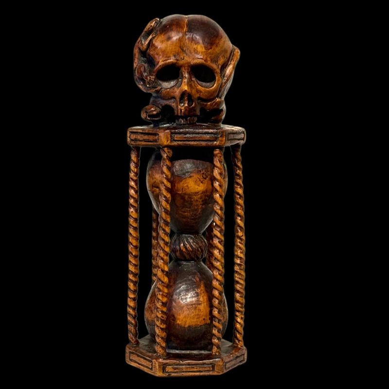 Scultura in legno di bosso teschio e clessidra, Germania-Italia probabilmente XIX secolo
