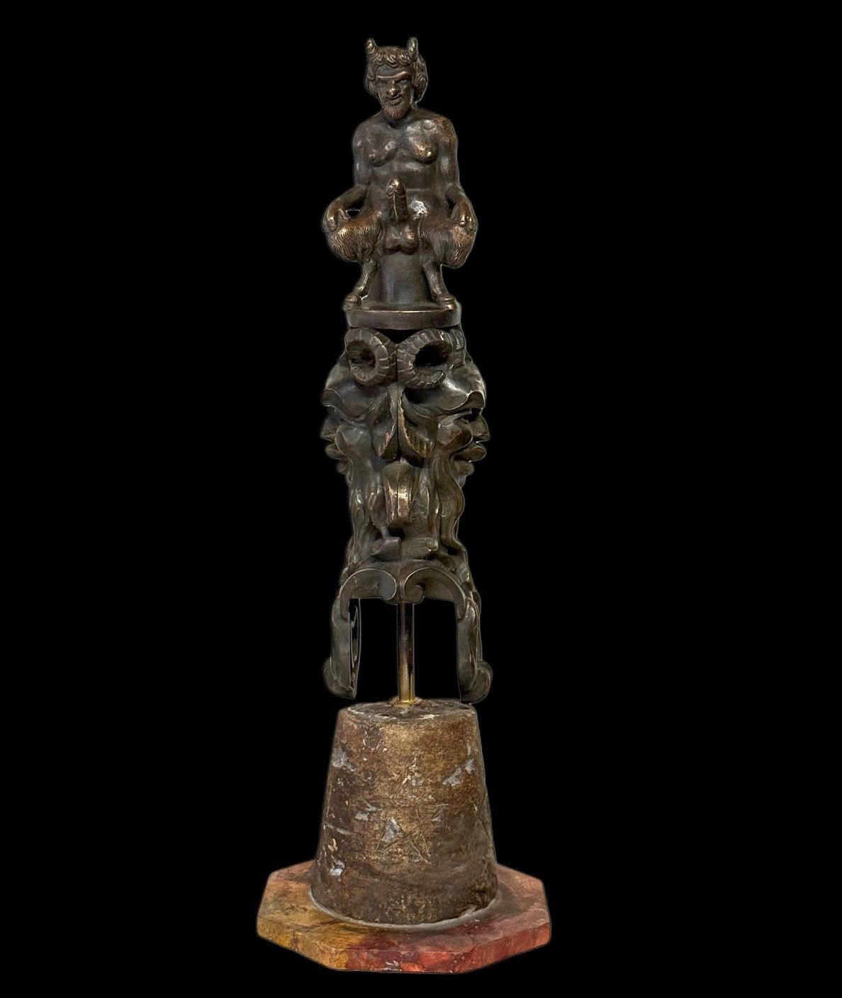 Scultura diavolo satiro in bronzo su base travertino e marmo, Italia XIX secolo