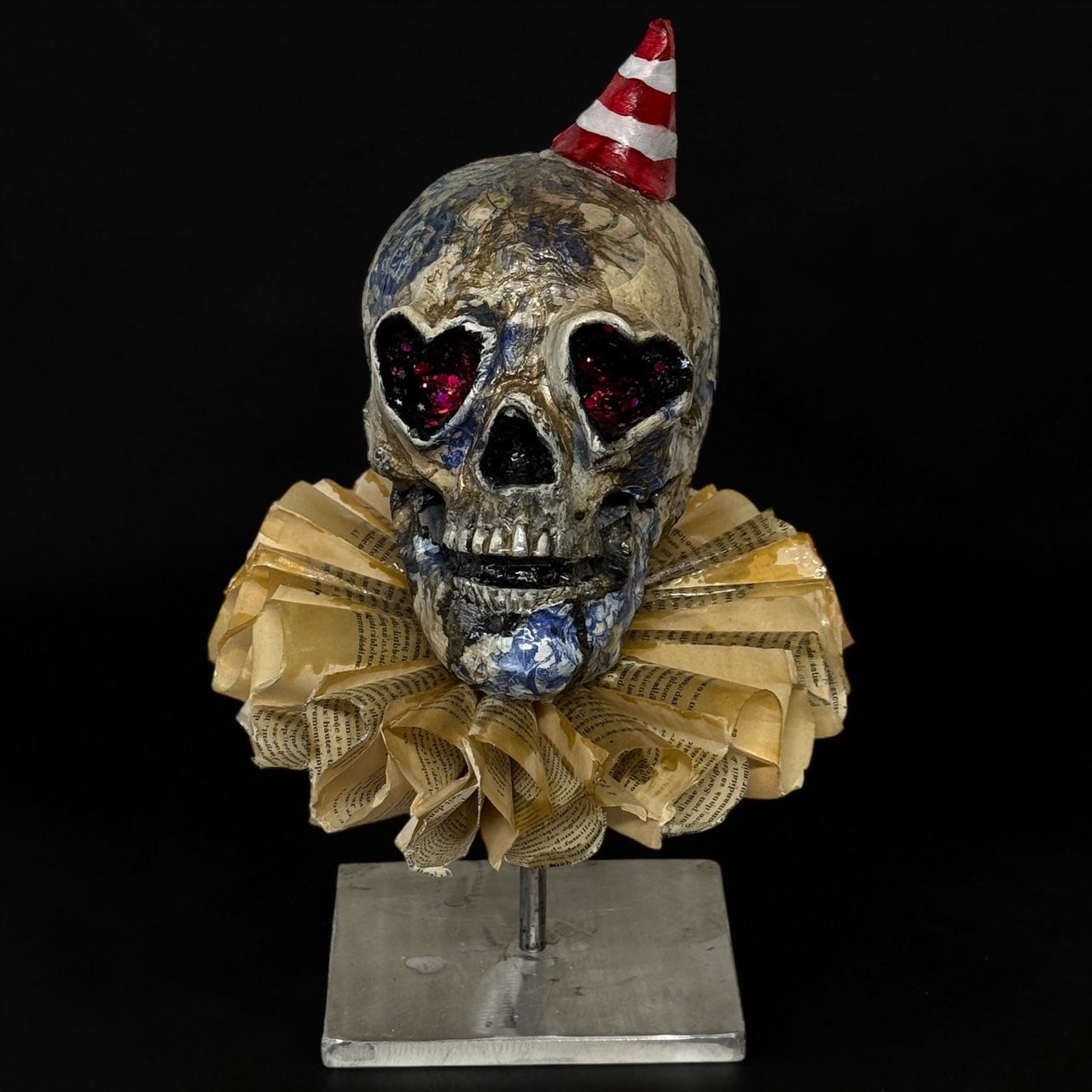 The Clown of Death – Contemporary memento mori sculpture (papier-mâché skull) The Clown of Death – Contemporary memento mori sculpture (papier-mâché skull)