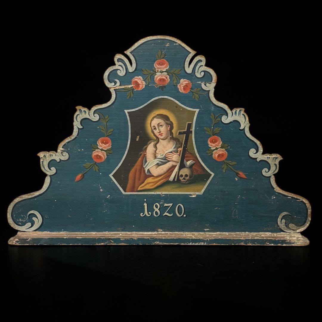 Testata di letto tirolese dipinta con Maria Maddalena penitente, datata 1870 Testata di letto tirolese dipinta con Maria Maddalena penitente, datata 1870