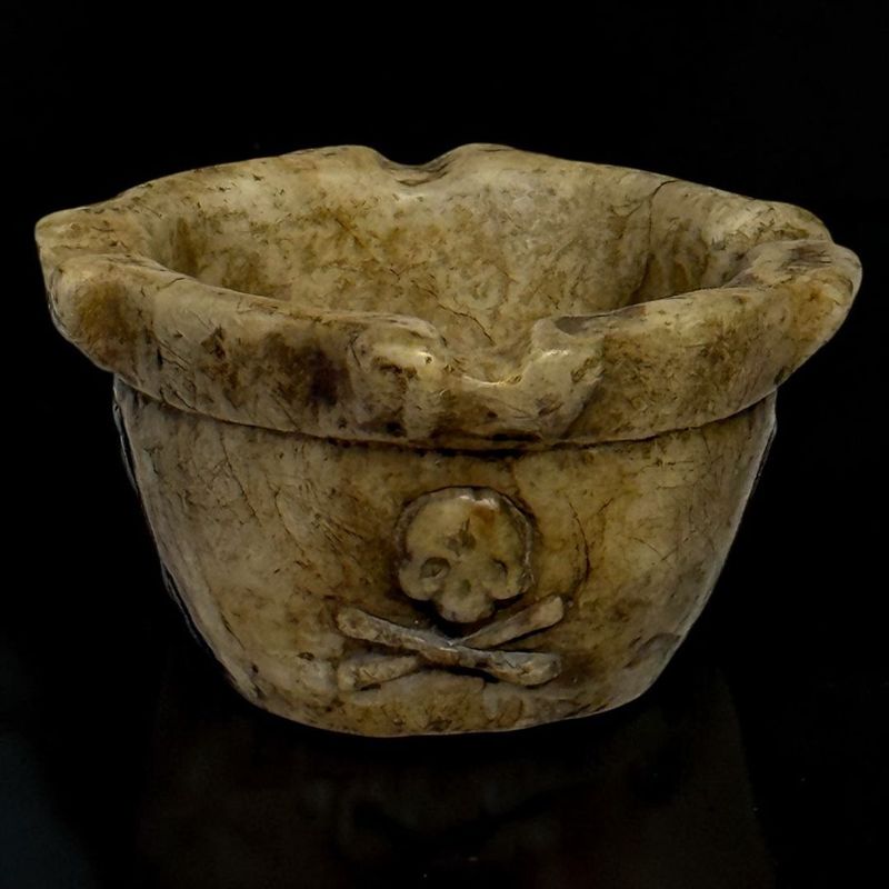 Small memento mori mortar in carved alabaster, Italy 17th century