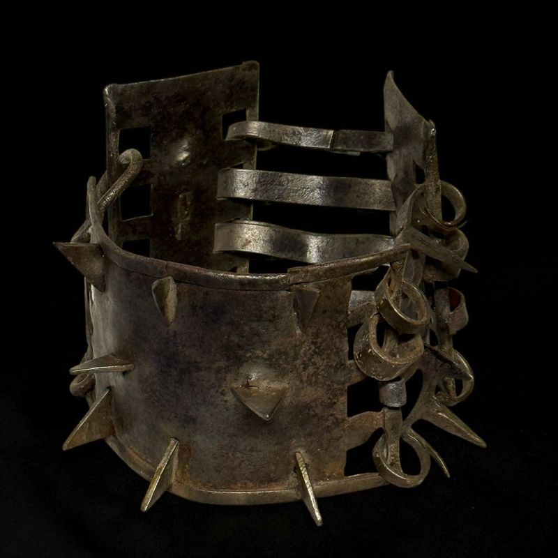 Antique 18th-century wrought iron wolf collar, entirely hand-forged
