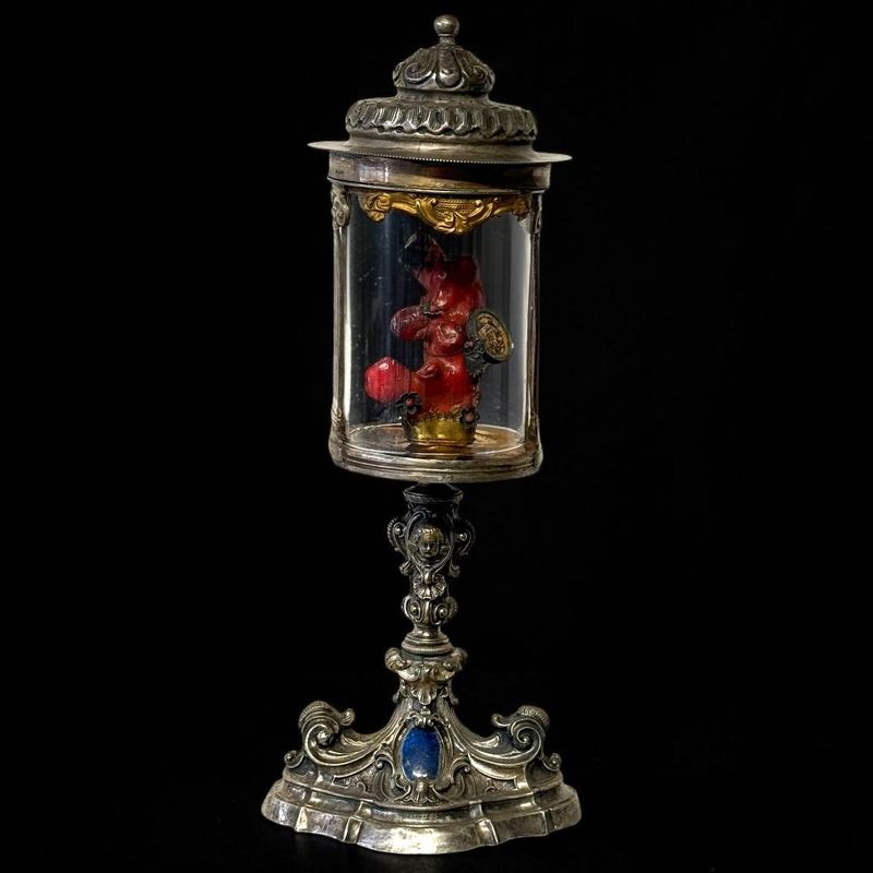 Importante Reliquiario da Wunderkammer con Corallo Rosso — Italia XVIII Secolo Importante Reliquiario da Wunderkammer con Corallo Rosso — Italia XVIII Secolo