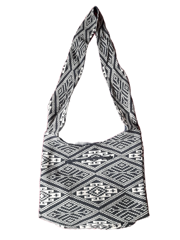 Große Hippie-Handtasche: weiße und schwarze Kreuze (35x25x12cm)