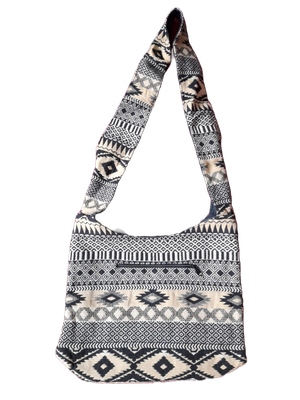 Große Hippie-Handtasche: weiße und schwarze  Zacken und Rauten (35x25x12cm)