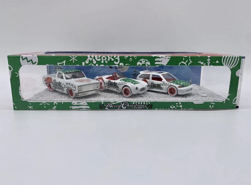 Hot Wheels Custom Themed Christmas Display Set with Magnetic Base - 3 Car Set