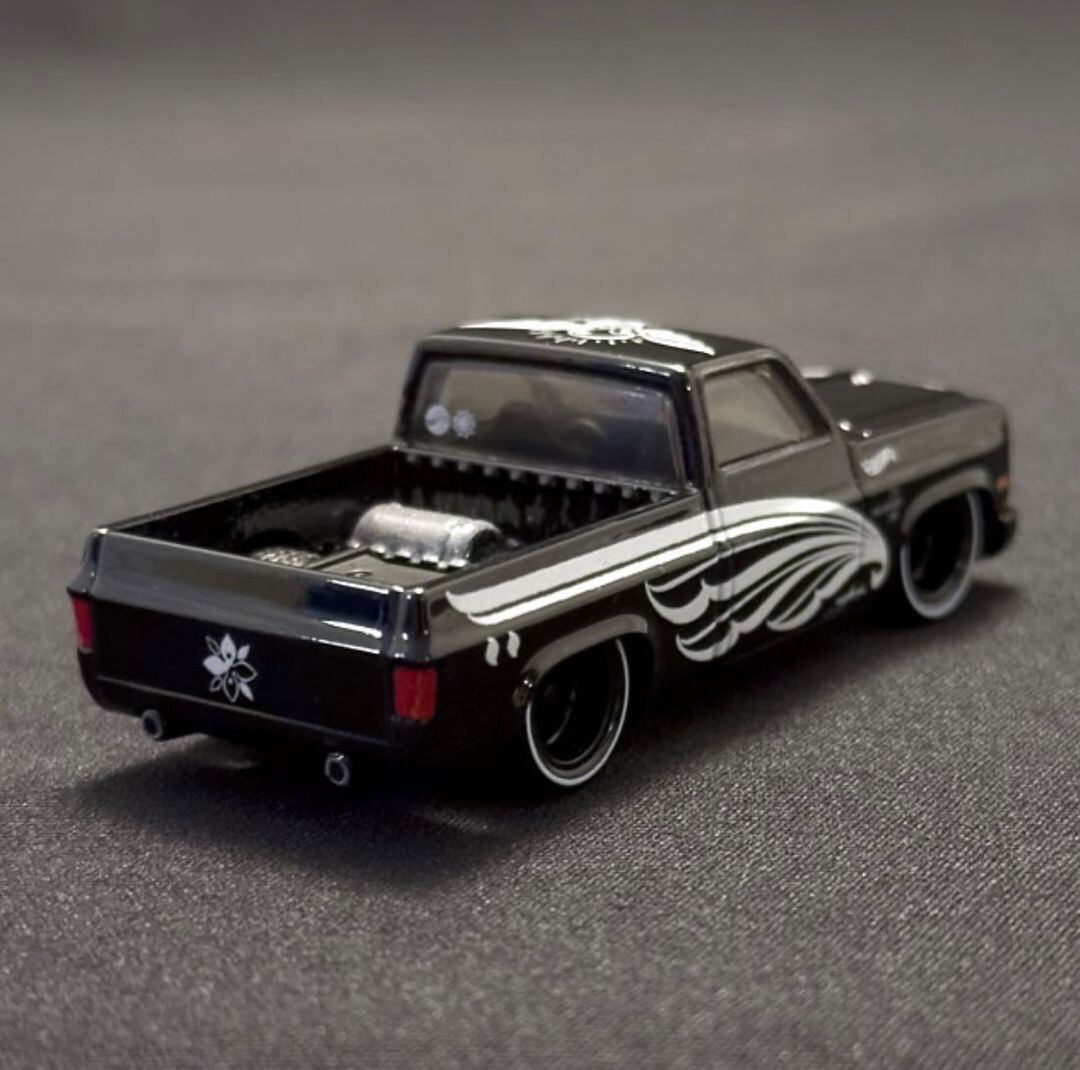 2024 Hot Wheels Japan Convention '83 Chevy Silverado (Set of