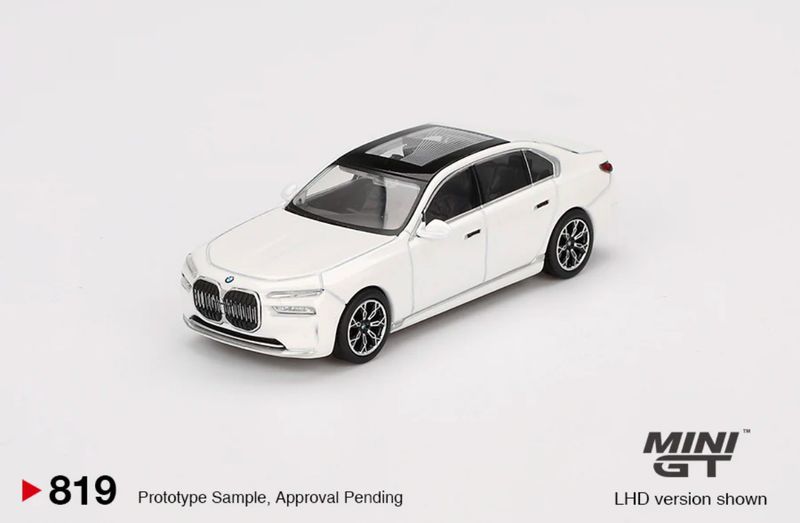 #819 MINI GT BMW i7 xDrive60 Mineral White
