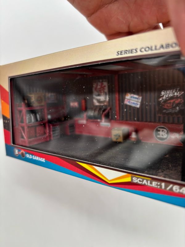 DAILY DIECAST x BELEKART 1:64 Garage Workshop Diorama Display Box