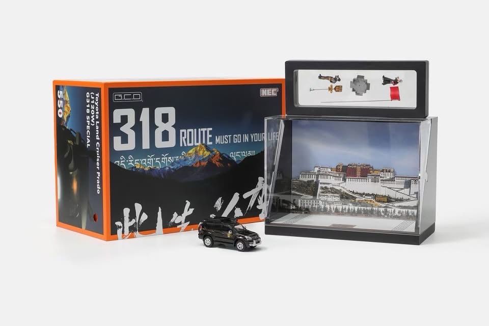 [PREORDER] GCD Toyota Land Cruiser Prado (J120W) 318 Route with Display Set | 2025 HEC Hobby Expo China