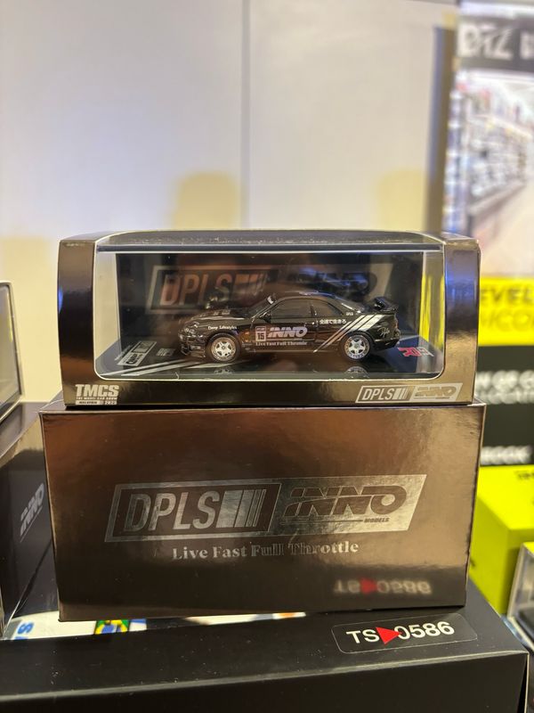 INNO64 x DPLS Nissan Skyline R33 GT-R Chrome Black Chase | 2025 The Model Car Show TMCS
