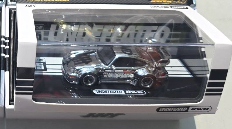 [PREORDER] INNO64 x DPLS x UNDEFEATED Porsche RWB 993 Silver Chrome Chase | 2025 Tokyo Auto Salon TAS KL