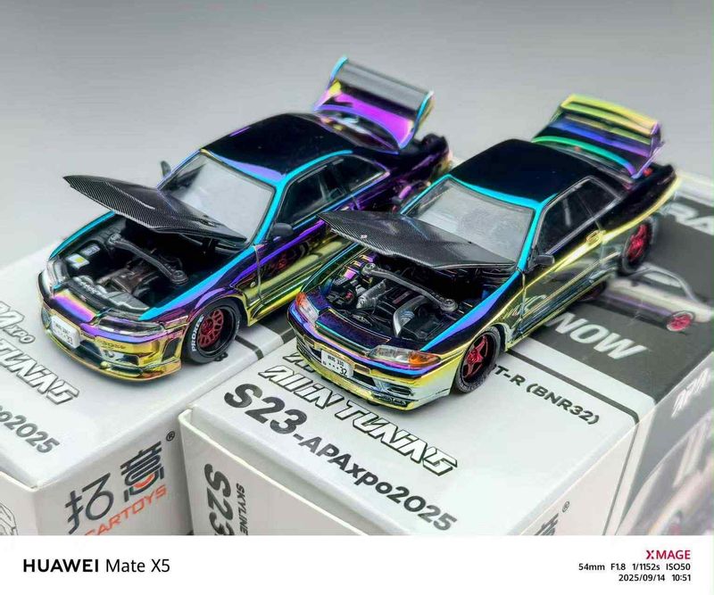 POP RACE Nissan Skyline GT-R R33 & GT-R R32 Chameleon Chrome Bundle Set (S42-APAxpo2025) | 2025 Auto Passion Alliance (APA)