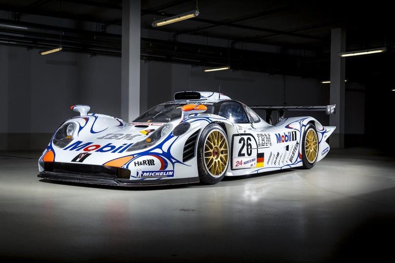 [PREORDER] Trends Hobby Porsche 911 GT1 LM 1998 with Opening Engine Parts