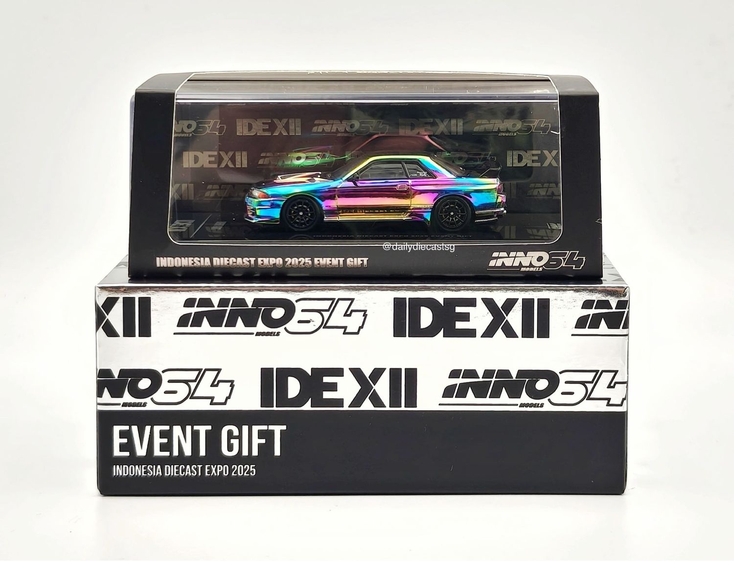 [PREORDER] INNO64 Nissan Skyline GT-R32 Iridescent Chrome Lucky Draw Event Gift Edition | 2025 Indonesia Diecast Expo (IDE-XII)