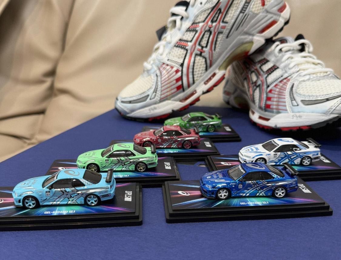 [PREORDER] INNO64 x GREENLIGHT x ASICS DPLS Gel Kayano Sneaker Drop Exclusive Nissan Skyline GT-R34 Complete Set of 6 | 2025 China Regional Exclusive