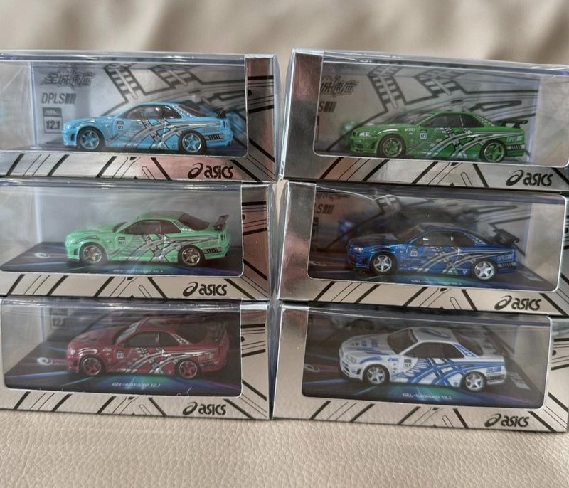 [PREORDER] INNO64 x GREENLIGHT x ASICS DPLS Gel Kayano Sneaker Drop Exclusive Nissan Skyline GT-R34 Complete Set of 6 | 2025 China Regional Exclusive