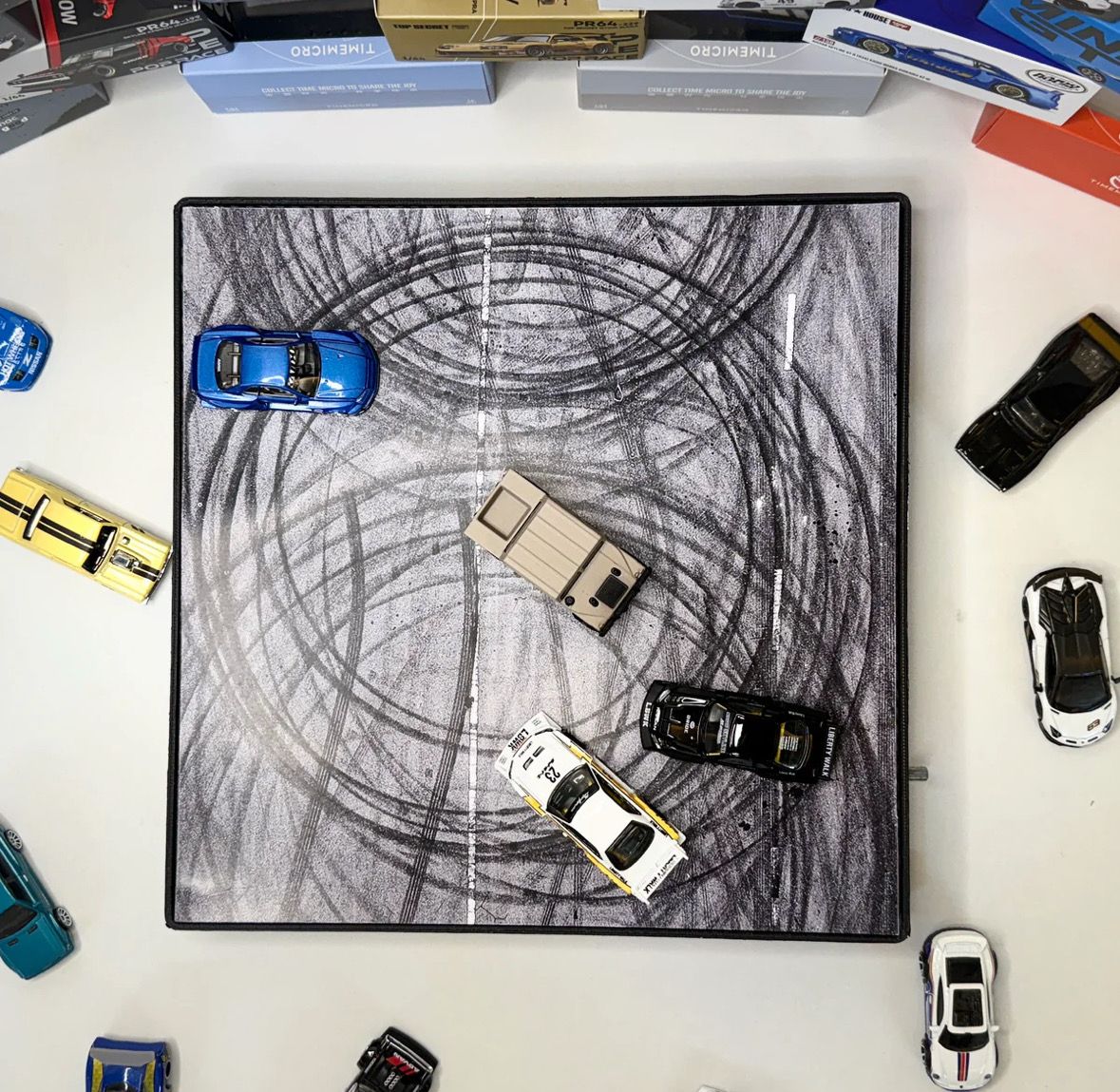 [PREORDER] 1/64 Scale Model Car Street Drift Pad Controllable Speed USB Supported