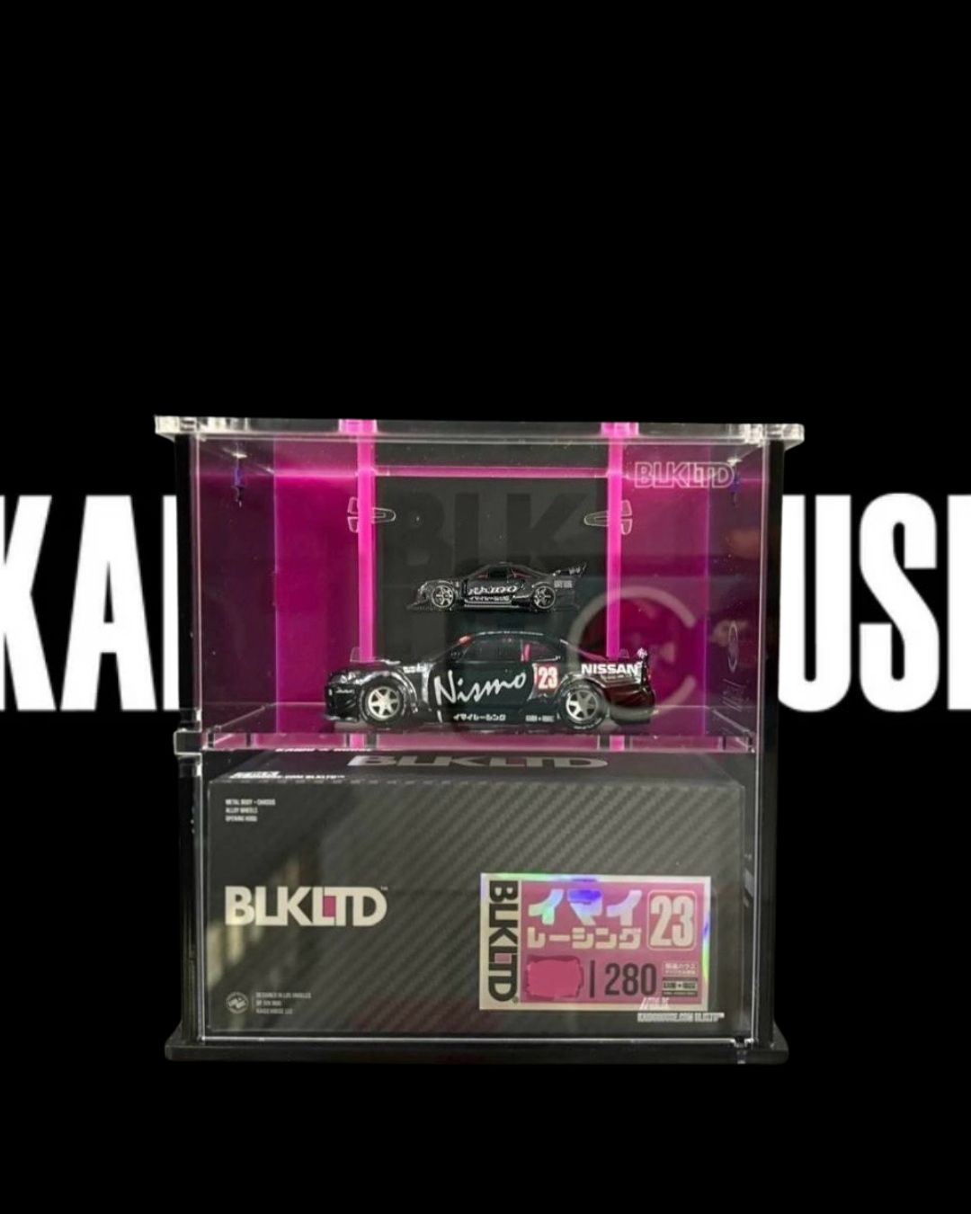 KAIDOHOUSE NISSAN SKYLINE GT-R (R34) KAIDO WORKS BLK LTD (KHMG105) | with Acrylic Case &amp; Pin