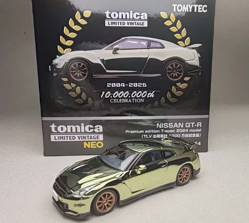 [PREORDER] Tomica Limited Vintage Neo TLVN Nissan GT-R Green Chrome Premium Edition T-Spec 2024 Model (10,000,000th Celebration Exclusive)