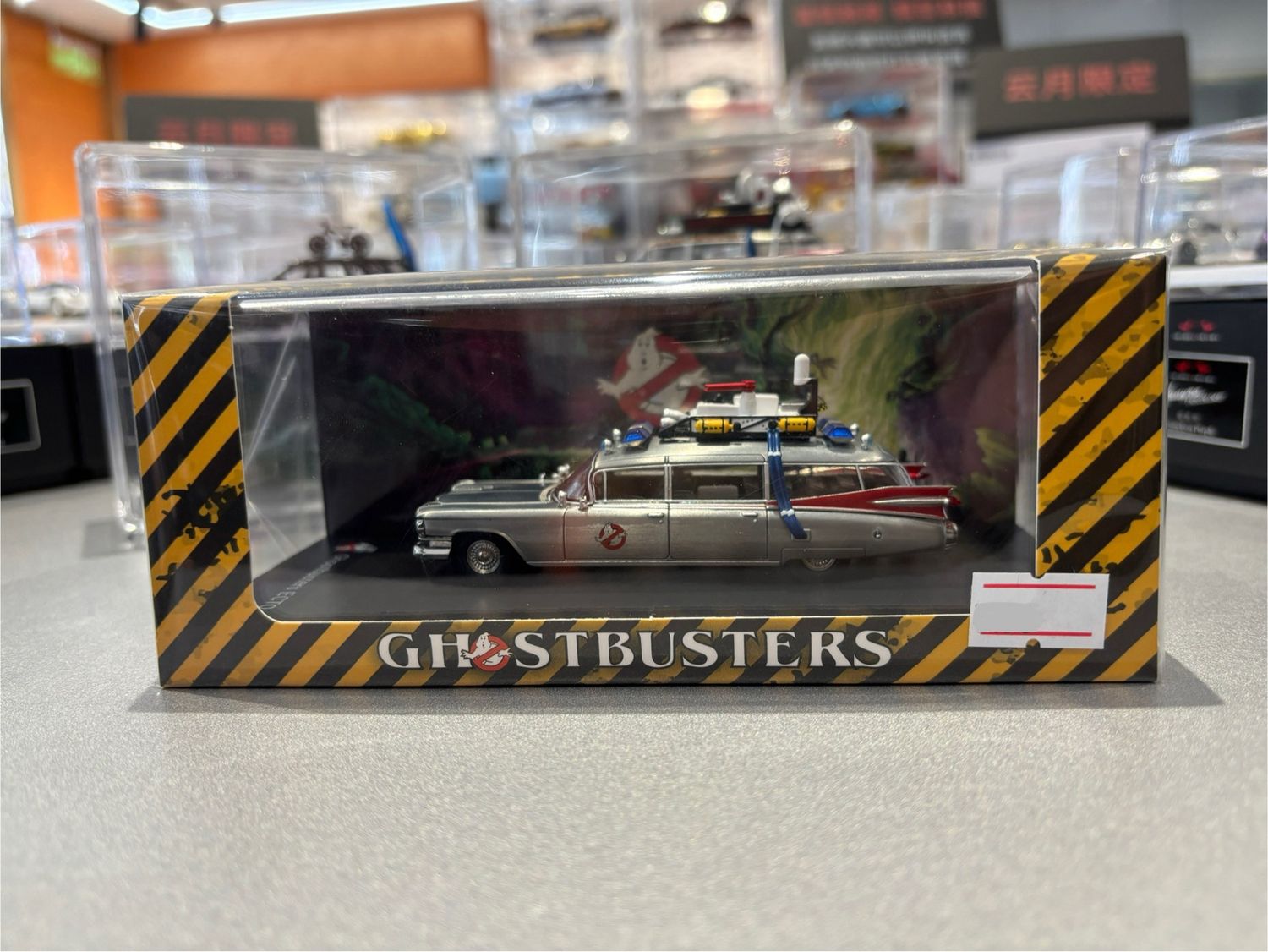 [PREORDER] Ghostbusters 1/64 Ecto 1 Model Car Chrome Silver