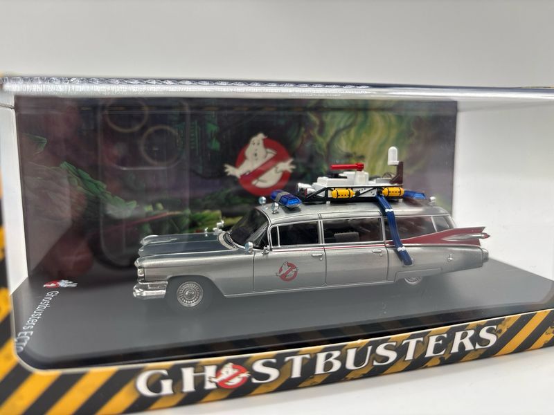 [DEFECT/UNSEALED] Ghostbusters 1/43 Ecto 1 Model Car Chrome Silver