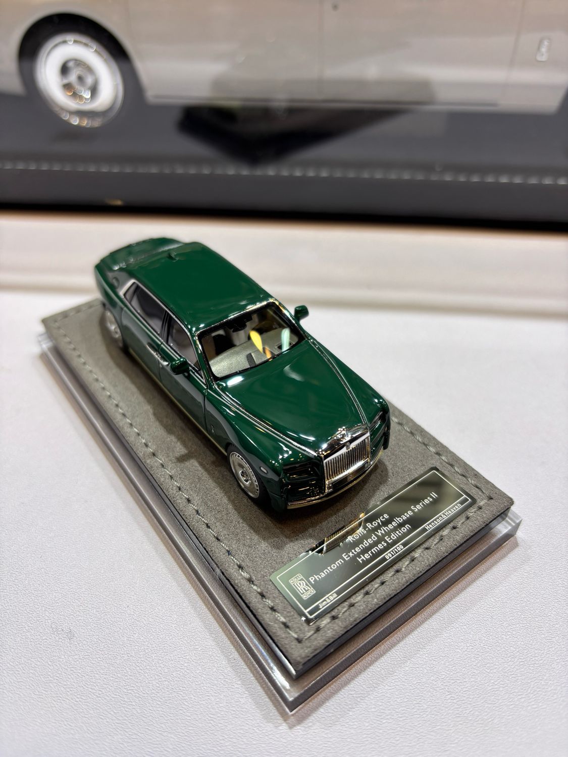 Henson & Heaven 1/64 Resin Rolls Royce Phantom Extended Wheelbase Series II Hermes Edition Henson & Heaven 1/64 Resin Rolls Royce Phantom Extended Wheelbase Series II Hermes Edition