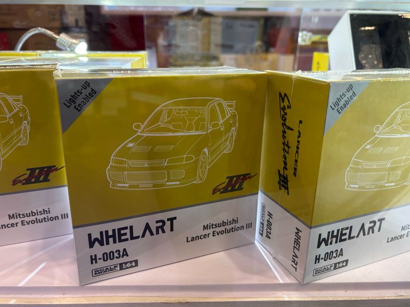 WHELART 1/64 Mitsubishi Lancer Evolution III Yellow / Light Up Enabled
