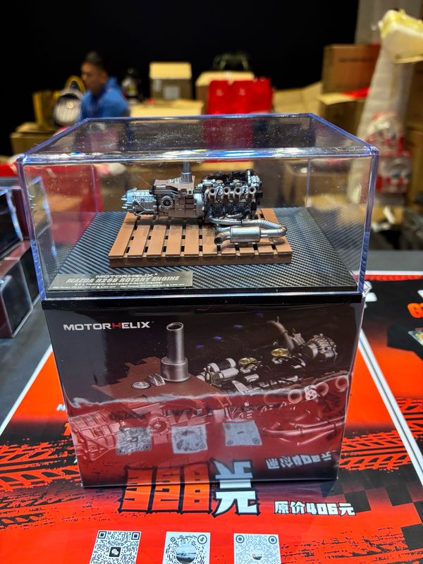 Motorhelix 1/64 Mazda R26B Rotary Engine Display