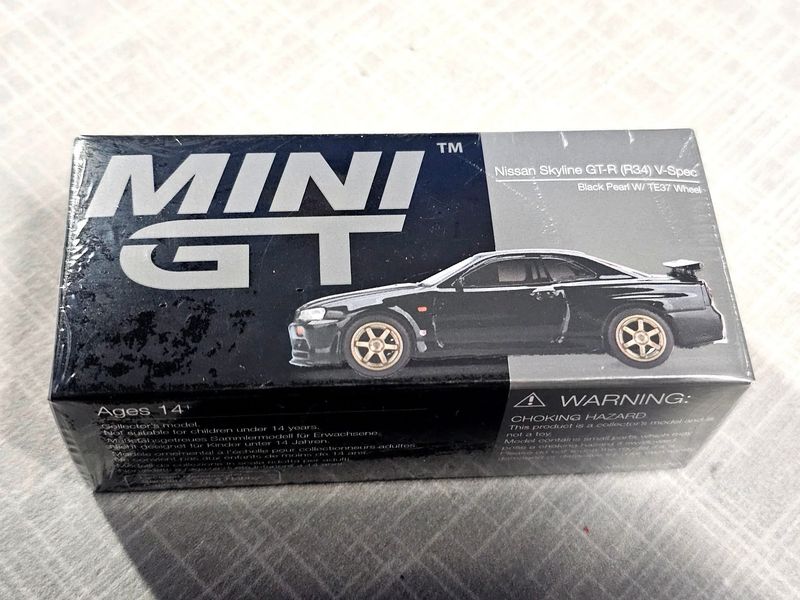 [UNSEALED] #1126 MINI GT Nissan Skyline GT-R (R34) V-Spec Black Pearl W/ TE37 Wheel | 2025 Philippines Diecast Expo (PDX)