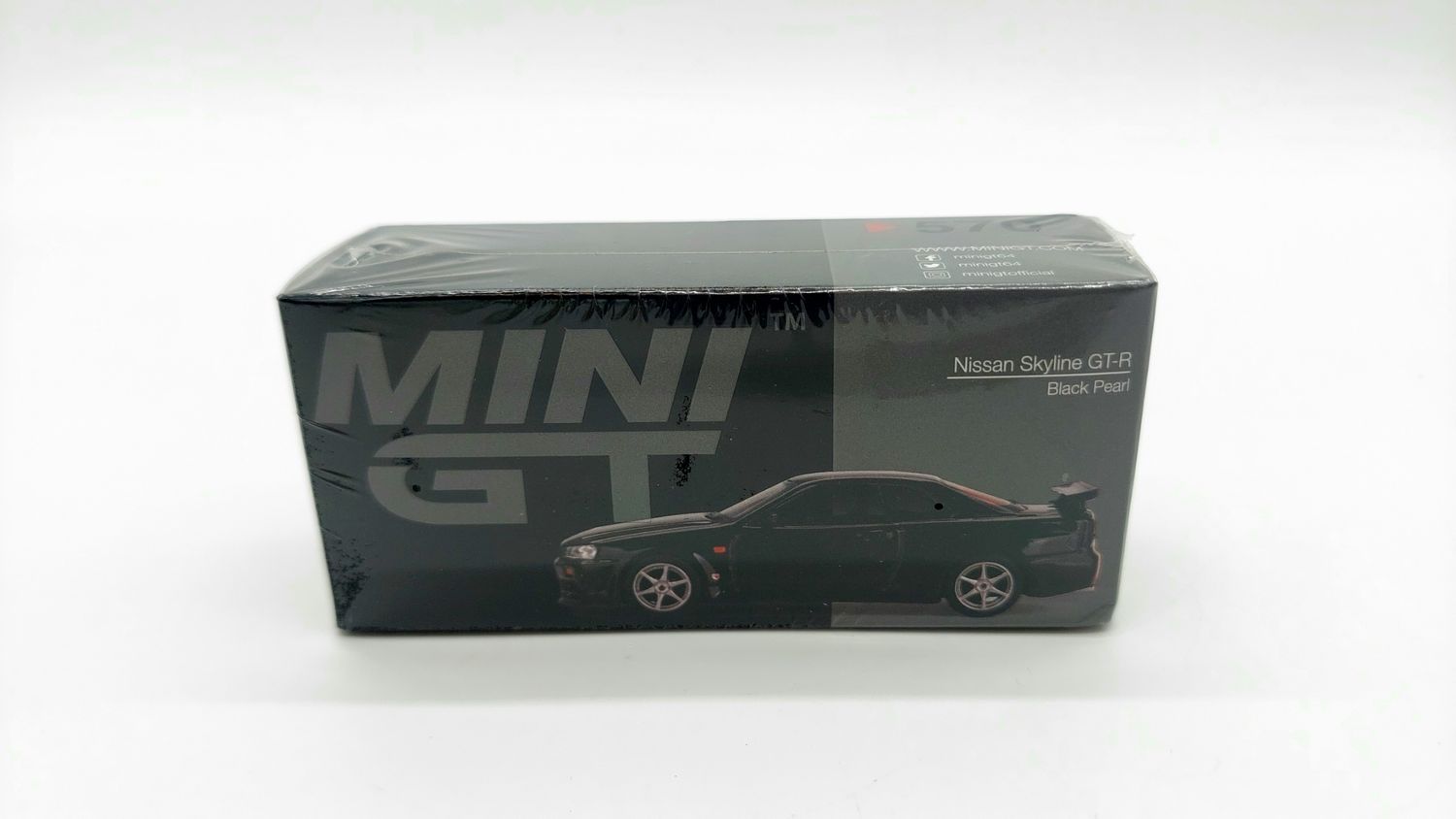 #570 MINI GT Nissan Skyline GT-R (R34) V-Spec Black Pearl
