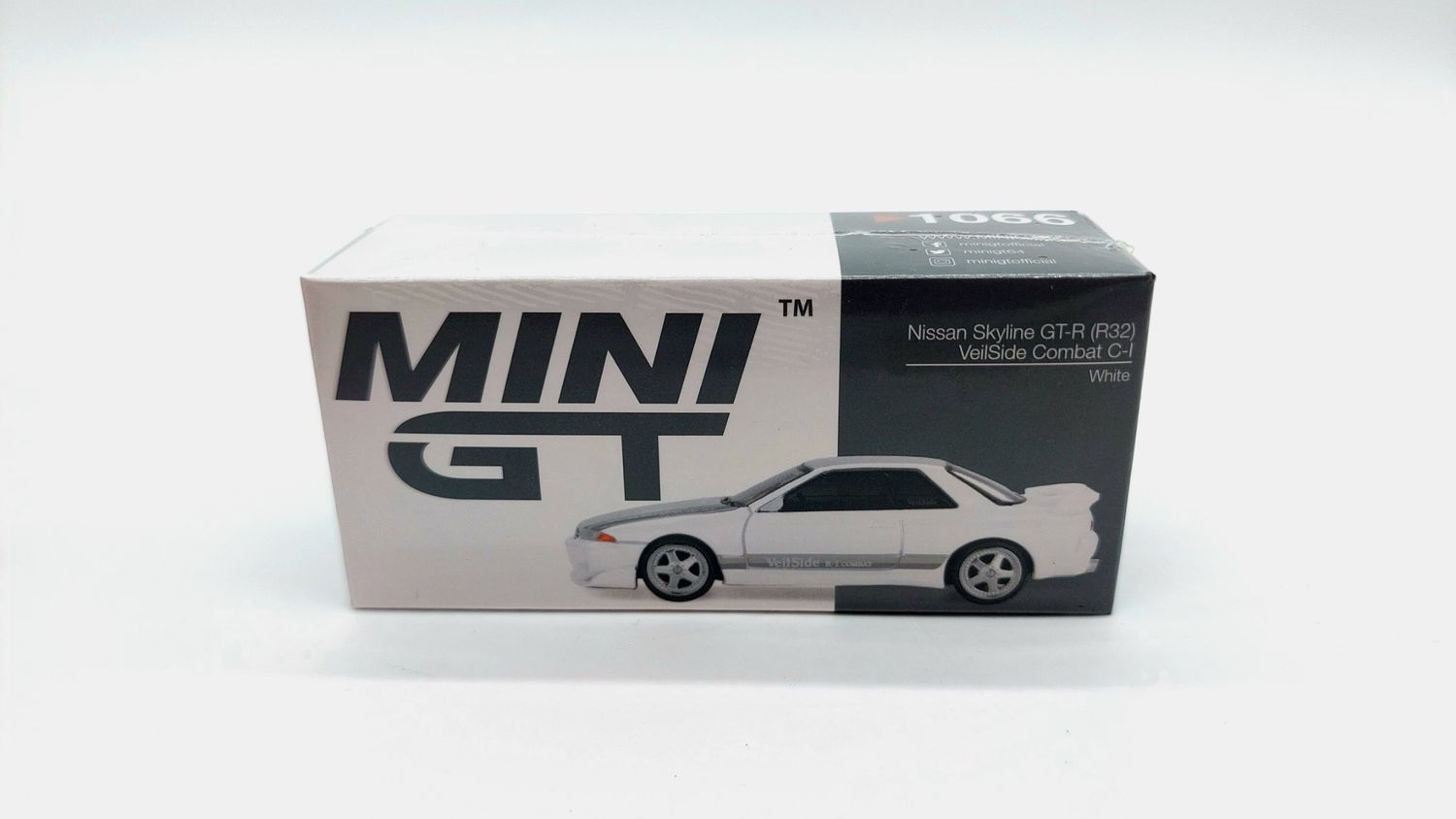 #1066 MINI GT Nissan Skyline GT-R (R32) VeilSide Combat C-I White