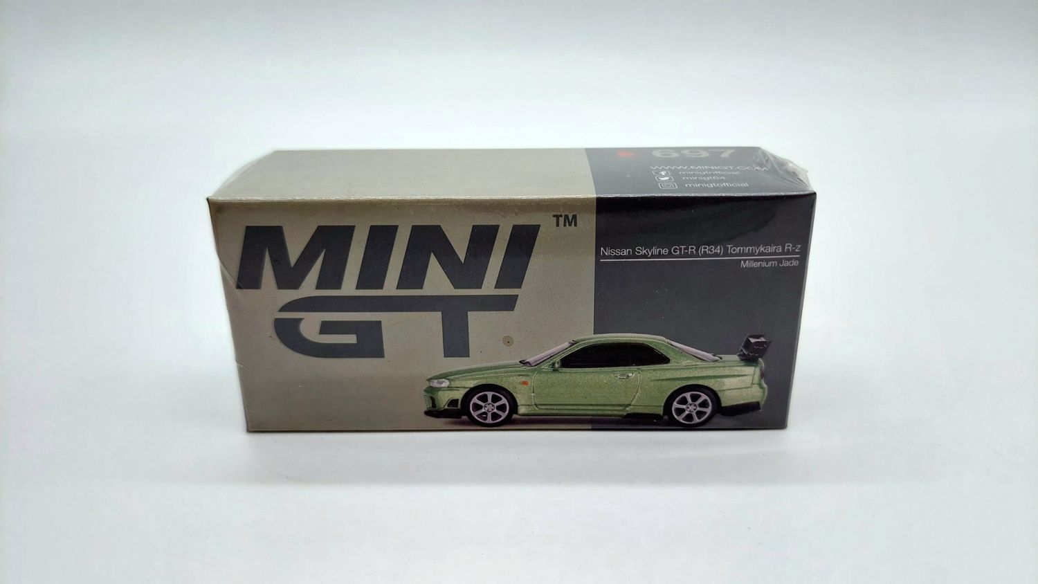 #697 MINI GT Nissan Skyline GT-R (R34) Tommykaira R-z Millenium Jade