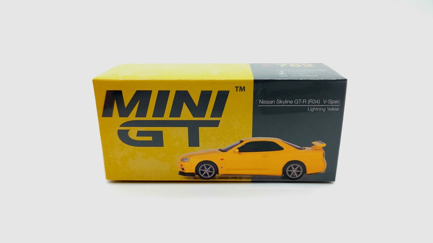 #762 MINI GT Nissan Skyline GT-R (R34) V-Spec Lightning Yellow