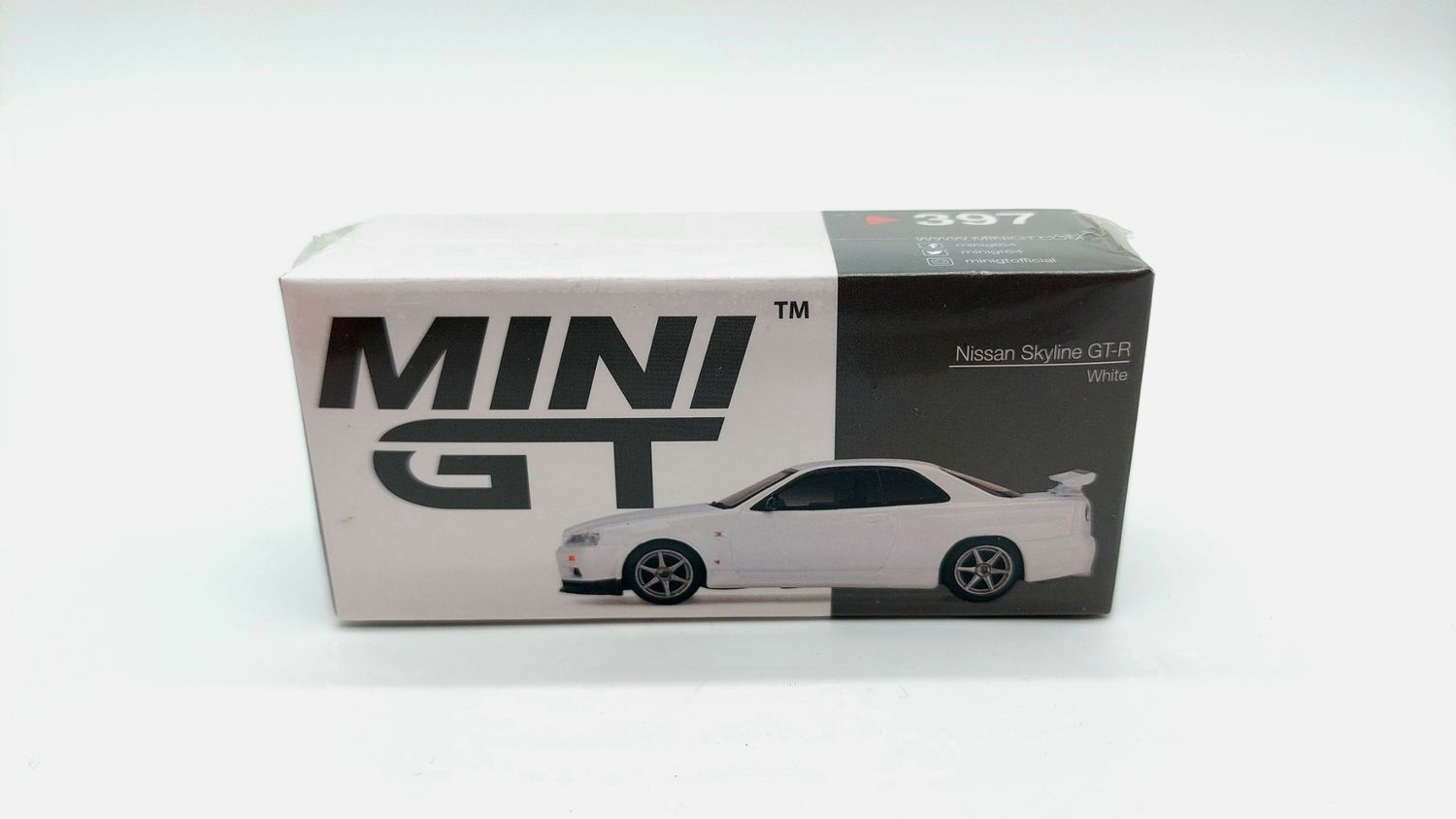 #397 MINI GT Nissan Skyline GT-R (R34) V-Spec N1 White