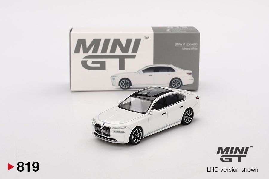 #819 MINI GT BMW i7 xDrive60 Mineral White