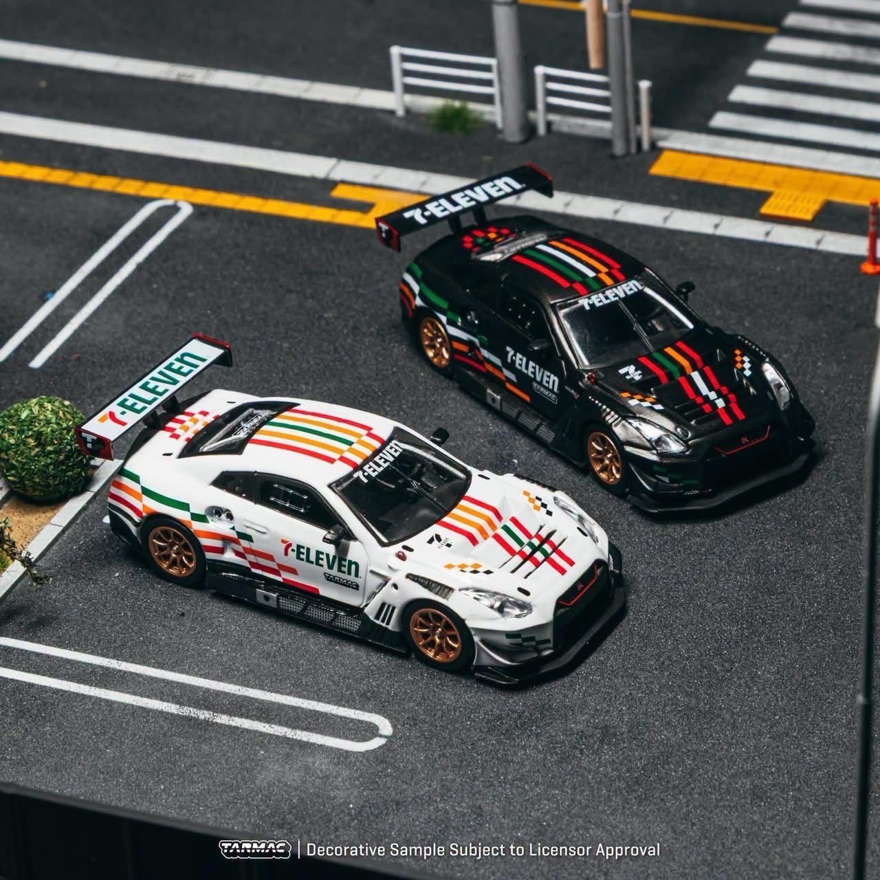 [PREORDER] Tarmac Works Nissan GT-R Nismo GT3 Set of 2 White &amp; Black | 2026 7-11 Taiwan Exclusive