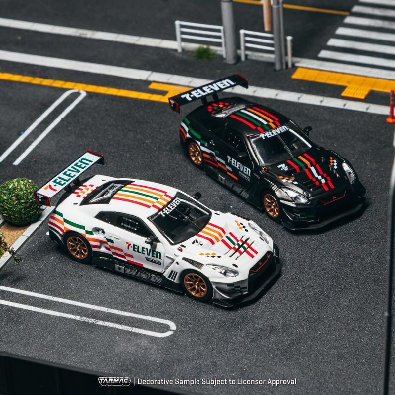 [PREORDER] Tarmac Works Nissan GT-R Nismo GT3 Set of 2 White &amp; Black | 2026 7-11 Taiwan Exclusive