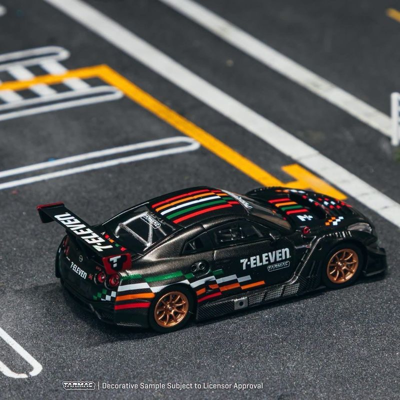 [PREORDER] Tarmac Works Nissan GT-R Nismo GT3 Set of 2 White &amp; Black | 2026 7-11 Taiwan Exclusive
