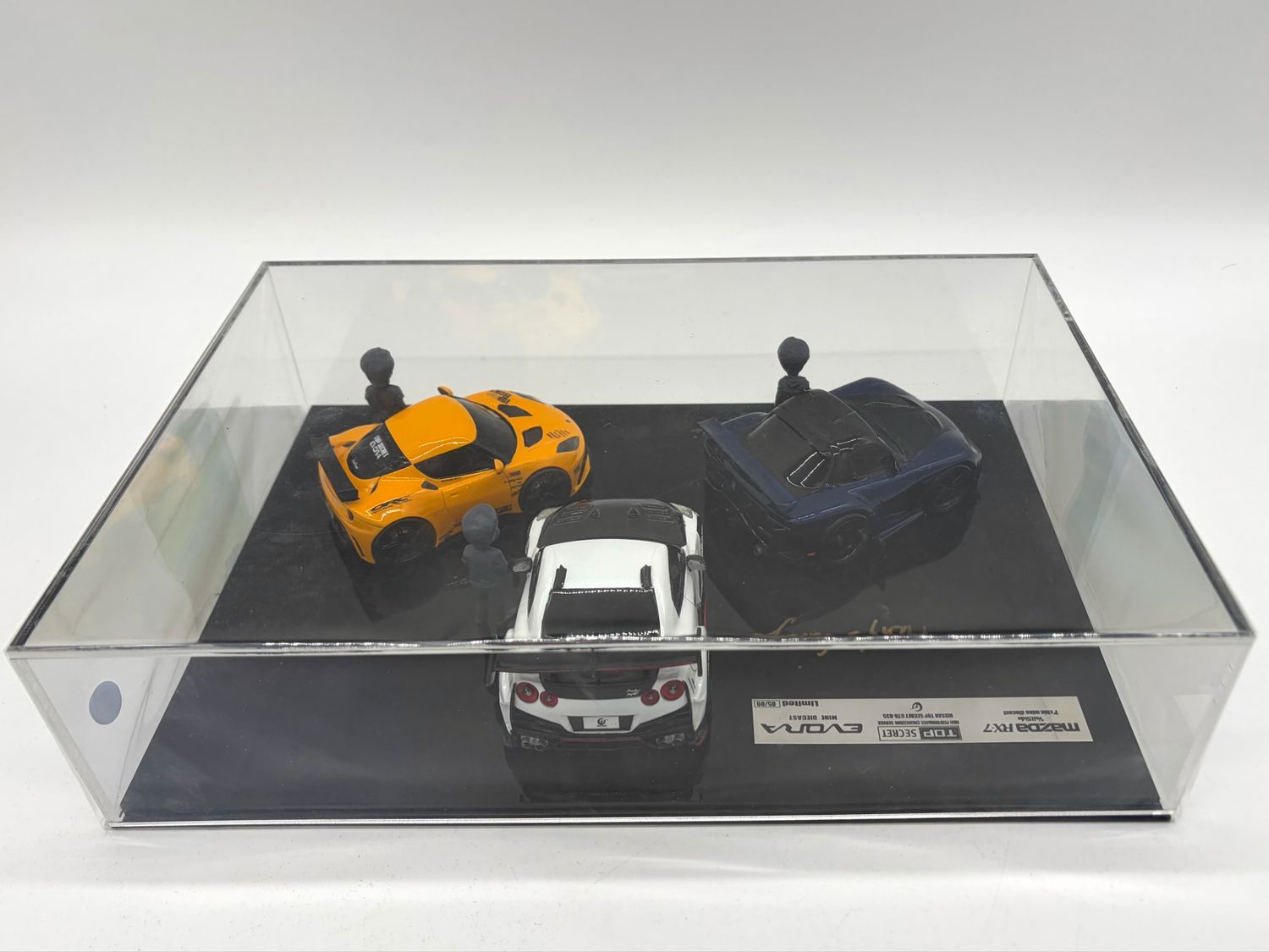 Heng’s Garage x MINE DIECAST Nissan GTR-R35/Mazda RX-7/Lotus Evora Set of 3 Cars with Figurine in Acrylic Box Set | 2025 Thailand Diecast Expo Heng’s Garage x MINE DIECAST Nissan GTR-R35/Mazda RX-7/Lotus Evora Set of 3 Cars with Figurine in Acrylic Box Set | 2025 Thailand Diecast Expo
