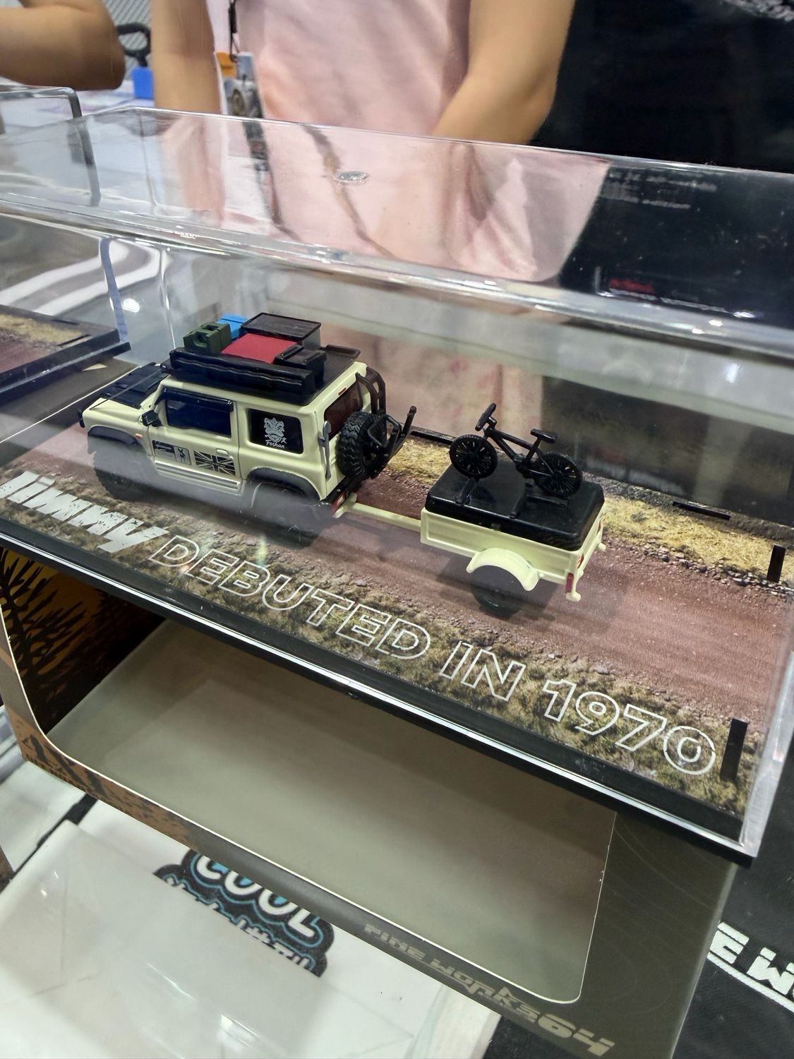 [PREORDER] Fine Works 64 Suzuki Jimny Beige w/ Trailer Attachment &amp; Accessories