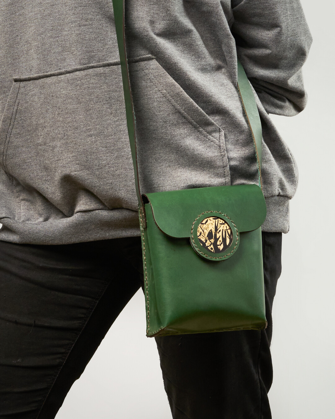 Cross bag with designed brass accessory  " Green "