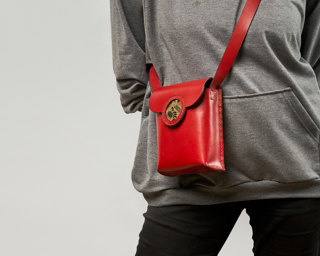 Cross bag with designed brass accessory  " Red "