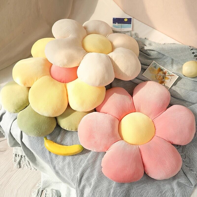 Daisy Throw Pillows