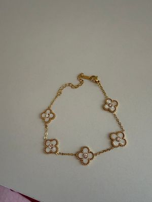 White &amp; Gold  Clover Bracelet