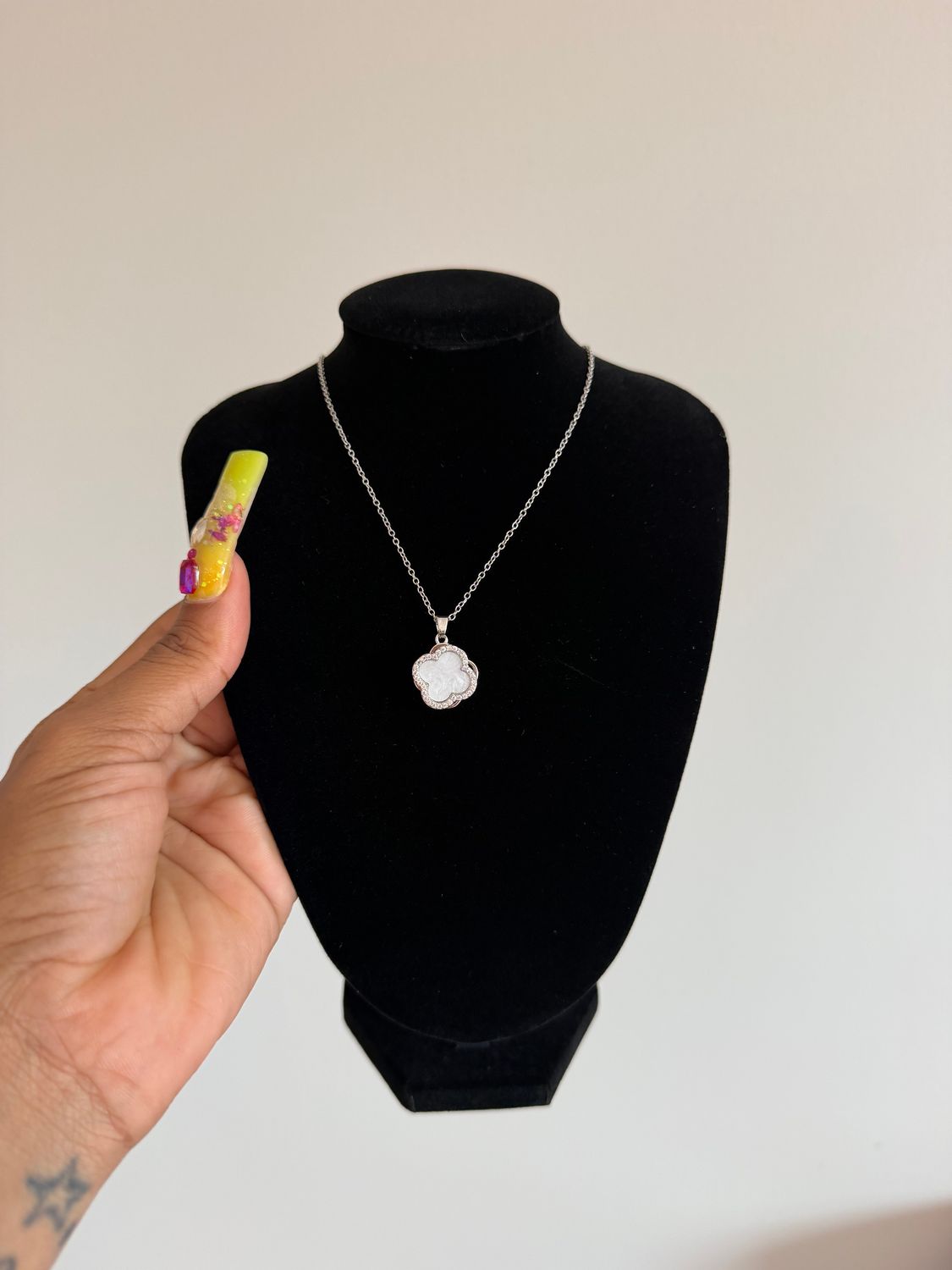 Clover spin  White chain