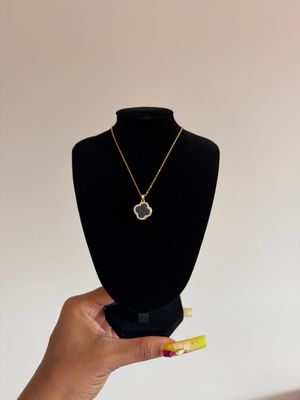 Clover spin  Black  chain